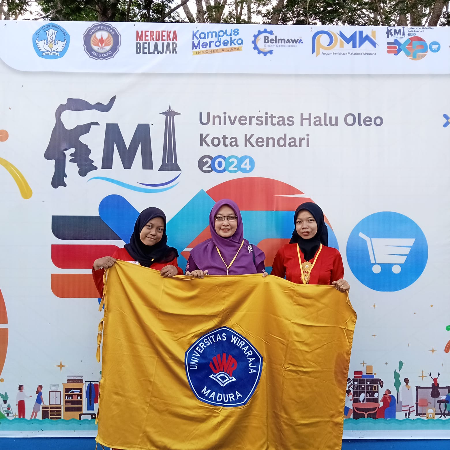 civitas-akademika-universitas-wiraraja-berpartisipasi-dalam-kmi-expo-di-universitas-halu-oleo-kendari_1729669124.jpeg