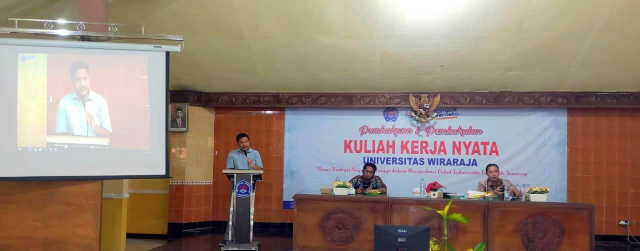 kkn-wiraraja-kawal-turis-masuk-sumenep_1661055357.jpg