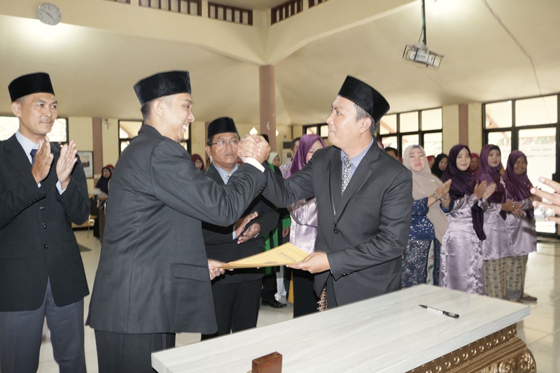 pejabat-baru-dan-upt-universitas-wiraraja_1572936825.JPG