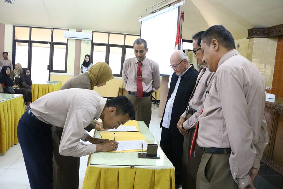 pengangkatan-57-tenaga-kependidikan-universitas-wiraraja.jpg