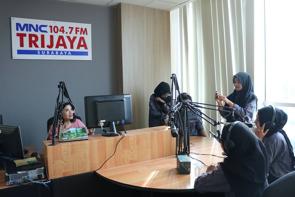 penyiar-unija.fm-belajar-bersama-di-kpid-dan-mnc-trijaya-surabaya_1548393196.jpg