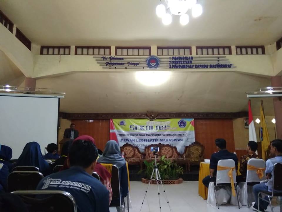 seminar-sekolah-legislatif-dewan-legislatif-mahasiswa-universitas-wiraraja-sumenep_1552106894.jpg