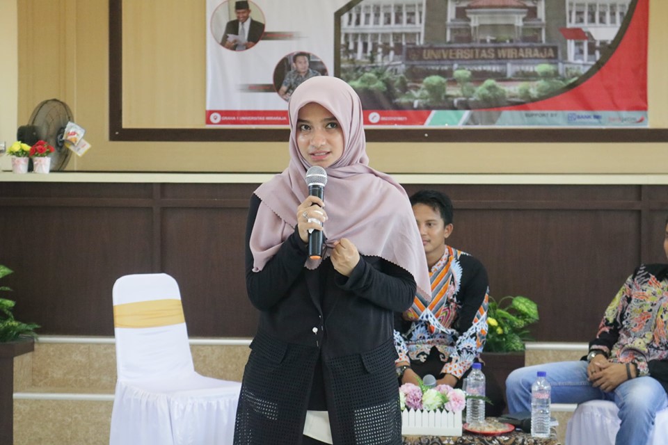 sherly-annavita-hadir-di-kampus-cemara_1569991742.jpg