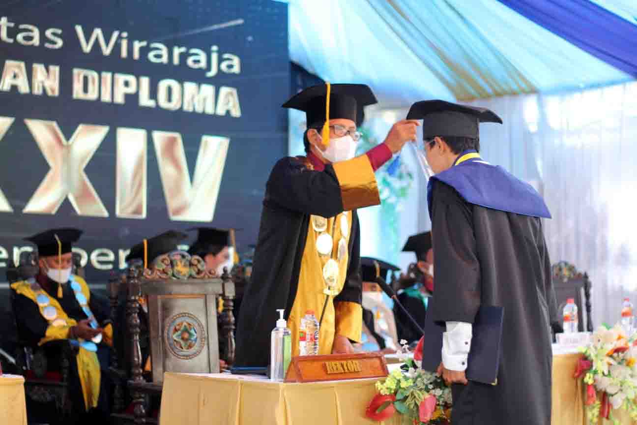 sukses-gelar-wisuda-luring-wiraraja-buktikan-upaya-peningkatan-kampus_1635838147.jpg