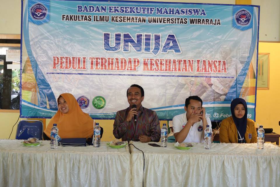 unija-peduli-terhadap-kesehatan-lansia-badan-eksekutif-mahasiswa-bem-fik-adakan-senam-bersama_1549512377.jpg